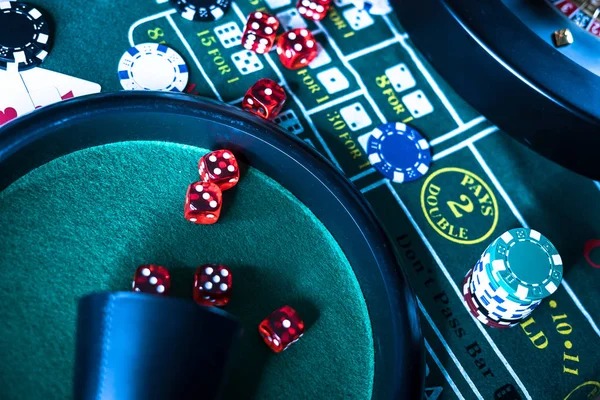 Antarmuka bermain Hip Hop Panda menampilkan statistik permainan, dealer langsung, dan opsi chat interaktif di suhu5000